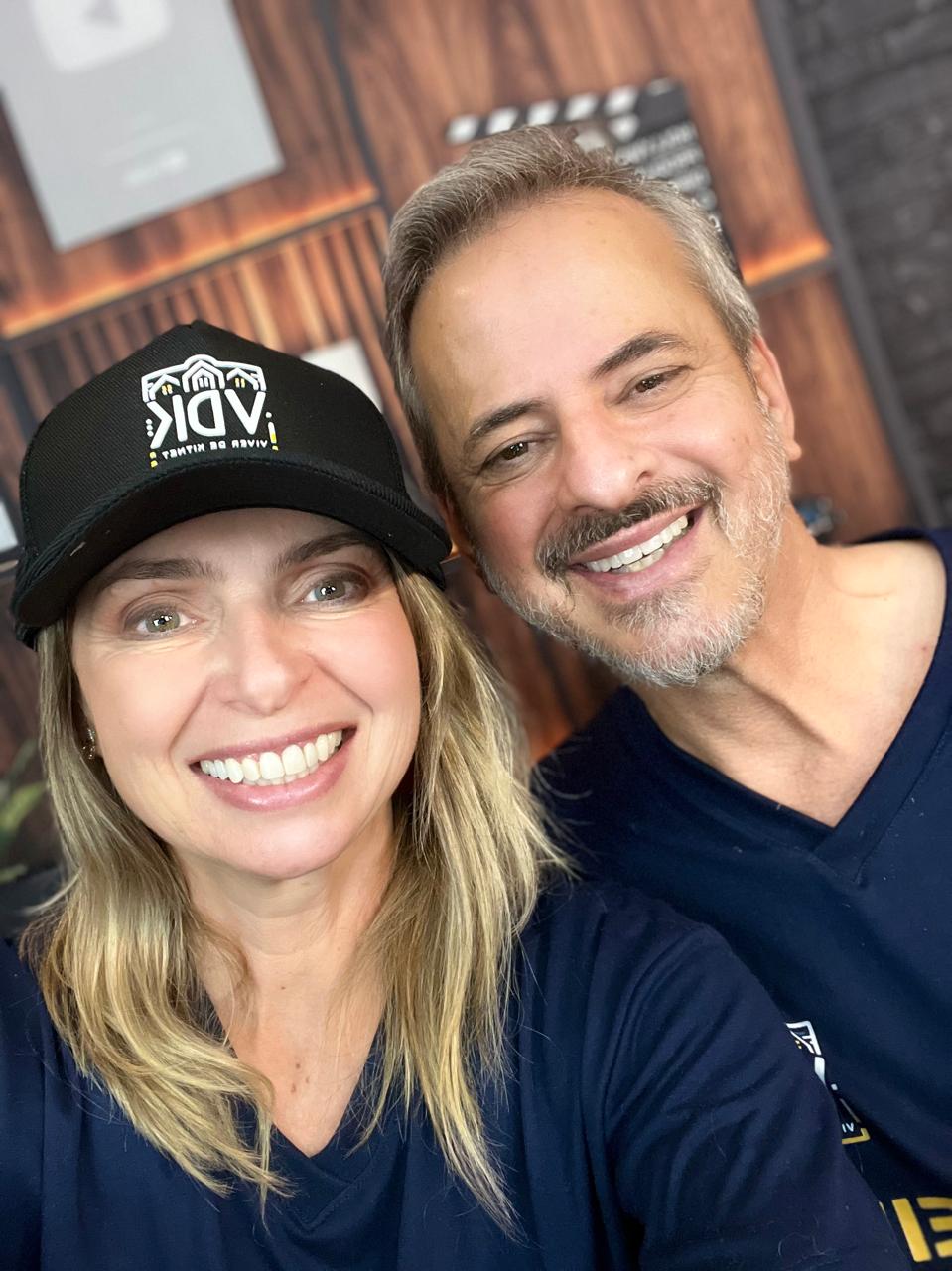 Cesar Barroso e Patrícia Rizzi nos bastidores do Viver de Kitnet